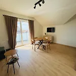 アパート Wiatr & Woda デンプキ